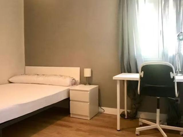 Calle de Calahorra, Madrid, Community of Madrid 28032