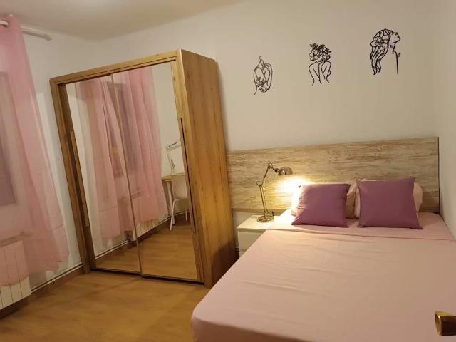 Calle de Castro de Oro, Madrid, Community of Madrid 28019