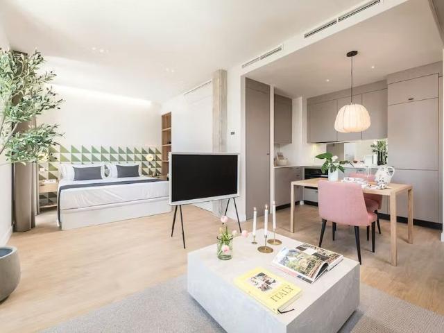 Calle de Colomer, Madrid, Community of Madrid 28028