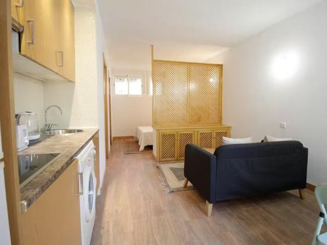 Calle de Corozal, Madrid, Community of Madrid 28033