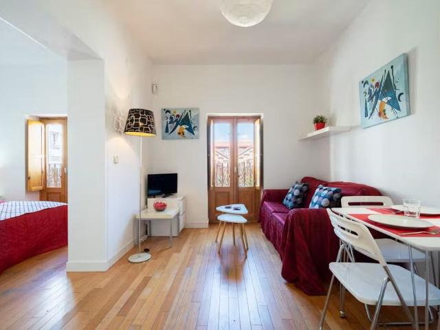 Calle de Doña Urraca, Madrid, Community of Madrid 28011