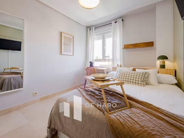 Calle de el Algabeño, Madrid, Community of Madrid 28043