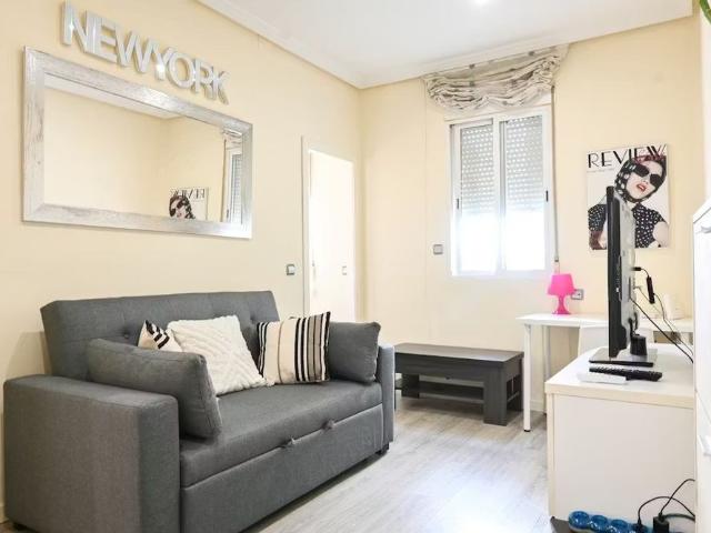 Calle de Embajadores, Madrid, Community of Madrid 28045