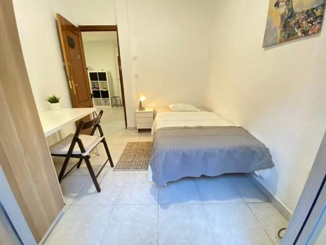 Calle de Embajadores, Madrid, Community of Madrid 28012