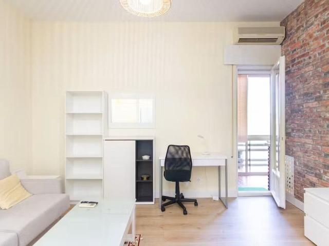 Calle de Enrique Larreta, Madrid, Community of Madrid 28036