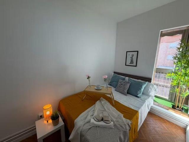 Calle de Eugenia de Montijo, Madrid, Community of Madrid 28025