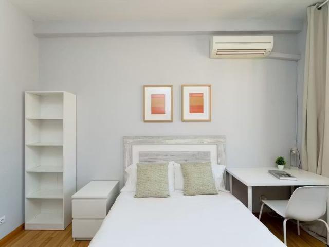 Calle de Evaristo San Miguel, Madrid, Community of Madrid 28008
