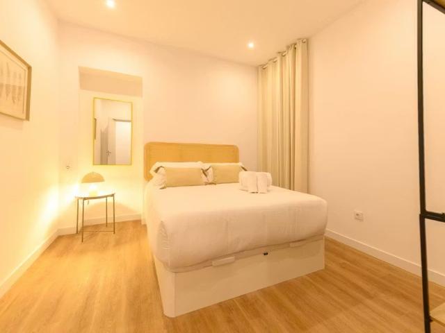 Calle de Feijoo, Madrid, Community of Madrid 28010