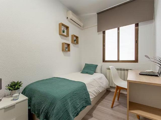 Calle de Francisco Silvela, Madrid, Community of Madrid 28028