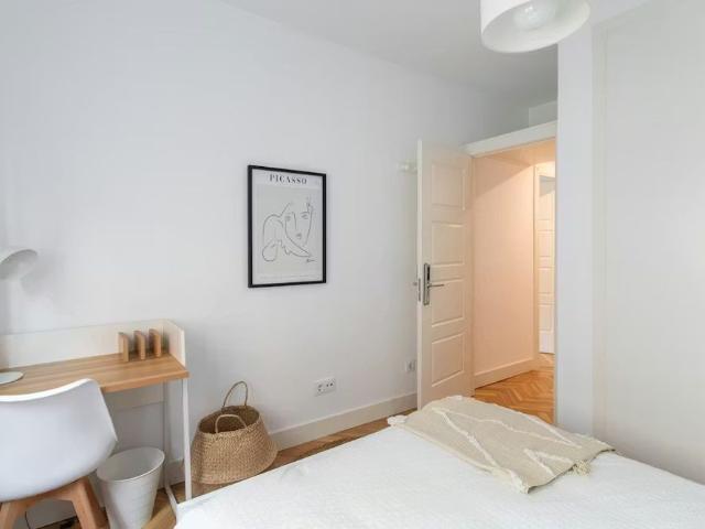 Calle de Fulgencio de Miguel, Madrid, Community of Madrid 28039