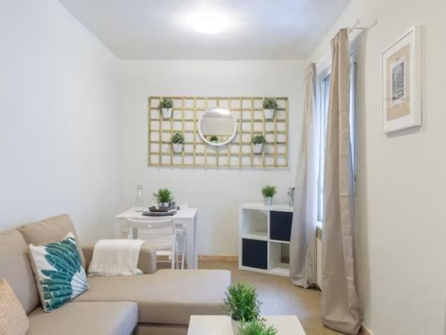 Calle de Gabriel Lobo, Madrid, Community of Madrid 28002