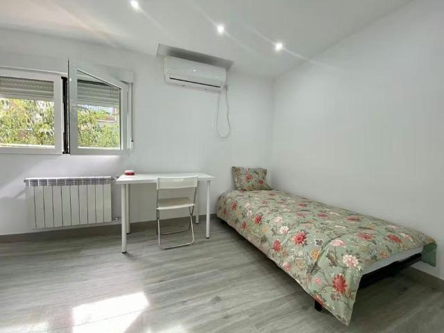 Calle de Godella, Madrid, Community of Madrid 28021