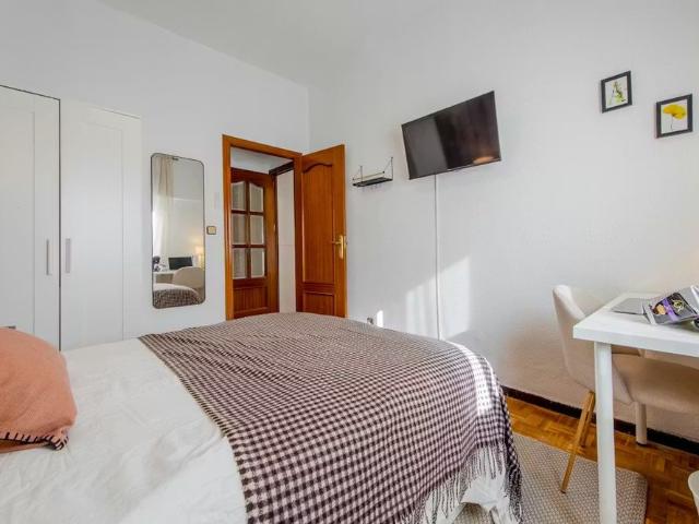 Calle de Granada, Madrid, Community of Madrid 28007