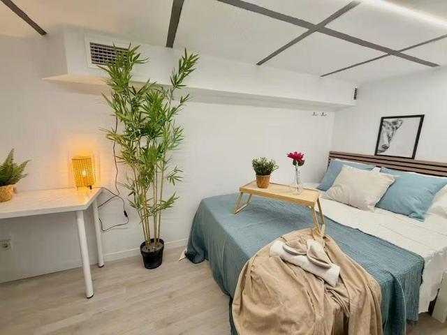 Calle de Hortaleza, Madrid, Community of Madrid 28004