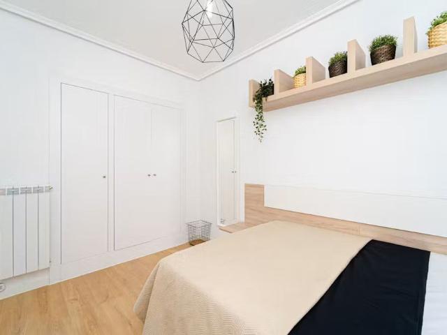 Calle de Isaac Peral, Madrid, Community of Madrid 28040