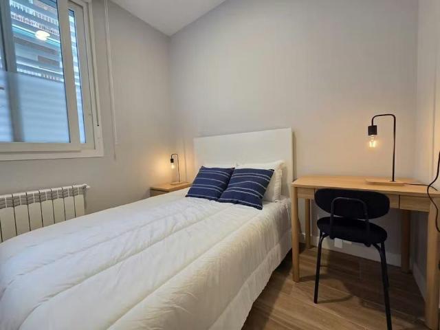 Calle de Jaime Hermida, Madrid, Community of Madrid 28037