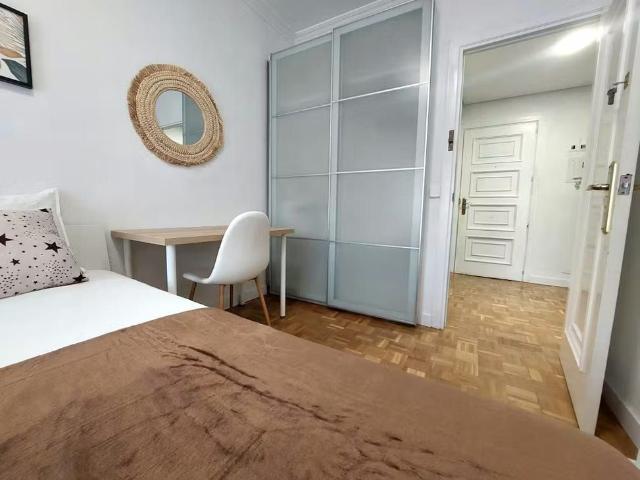 Calle de Juan Bautista de Toledo, Madrid, Community of Madrid 28002