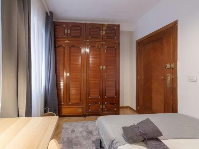 Calle de Juan Duque, Madrid, Community of Madrid 28005