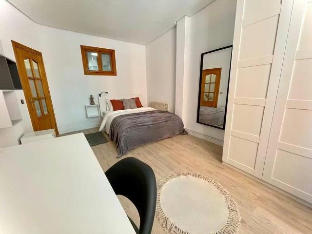 Calle de la Villa, Madrid, Community of Madrid 28005
