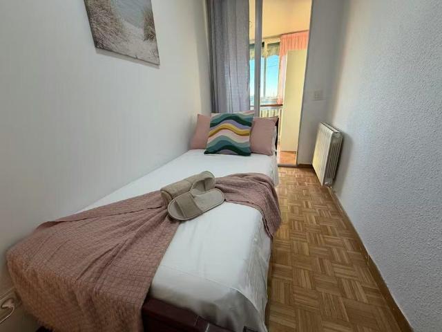 Calle de la Codorniz, Madrid, Community of Madrid 28047