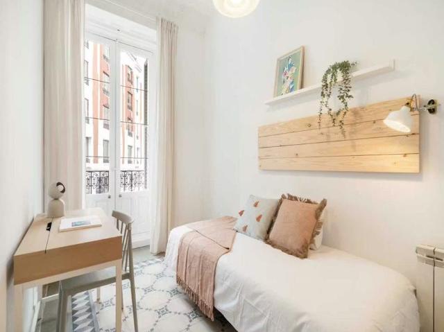 Calle de la Flor Alta, Madrid, Community of Madrid 28004