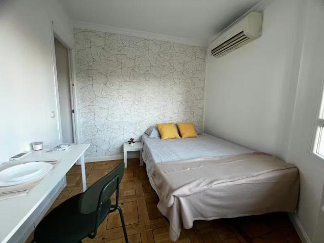 Calle de la Infanta Mercedes, Madrid, Community of Madrid 28020