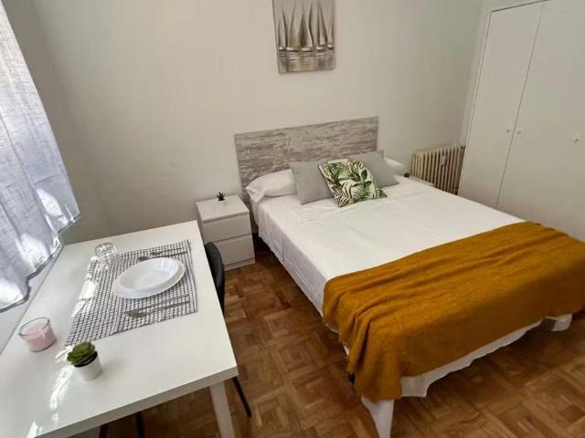Calle de la Infanta Mercedes, Madrid, Community of Madrid 28020