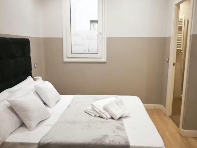 Calle de la Paloma, Madrid, Community of Madrid 28005
