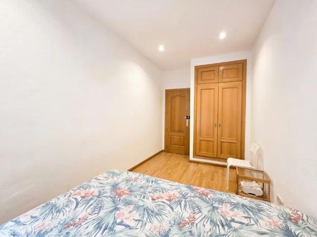 Calle de la Reina, Madrid, Community of Madrid 28004