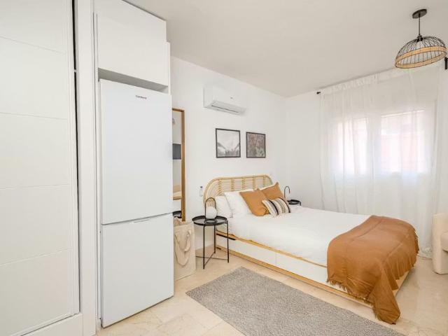 Calle de la Salvia, Madrid, Community of Madrid 28039