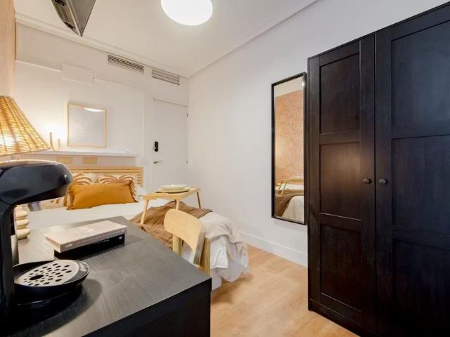 Calle de las Islas de Cabo Verde, Madrid, Community of Madrid 28035