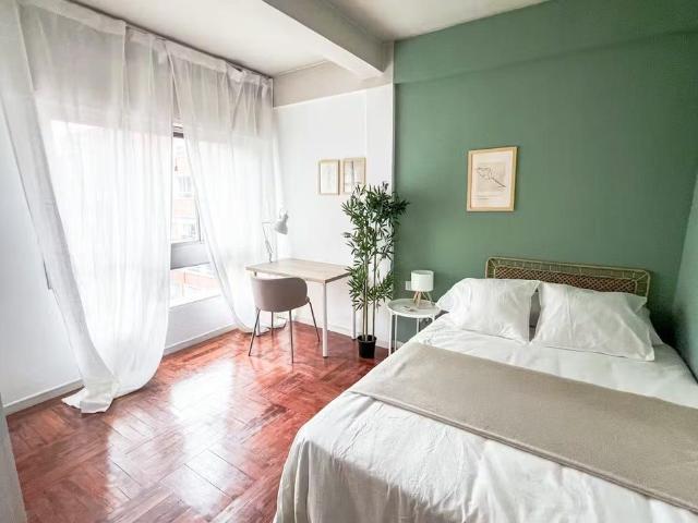 Calle de Loeches, Madrid, Community of Madrid 28008