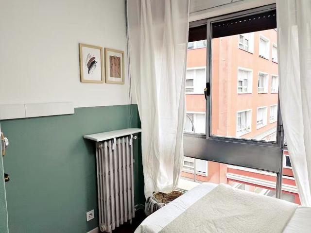 Calle de Loeches, Madrid, Community of Madrid 28008