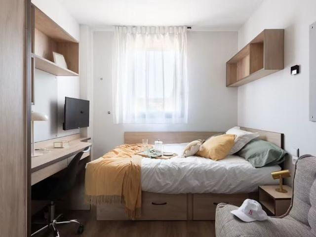 Calle de los Gallegos, Madrid, Community of Madrid 28032
