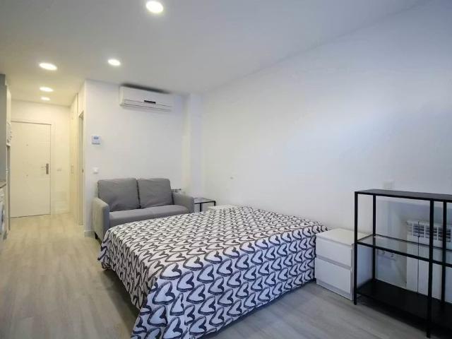 Calle de los Monederos, Madrid, Community of Madrid 28026