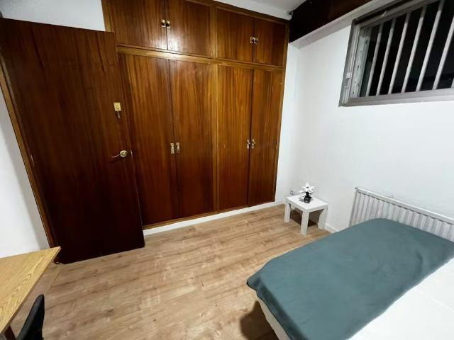 Calle de los Pajaritos, Madrid, Community of Madrid 28007