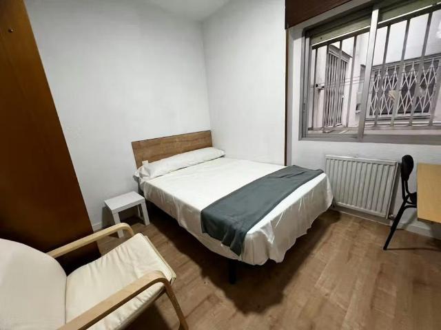 Calle de los Pajaritos, Madrid, Community of Madrid 28007