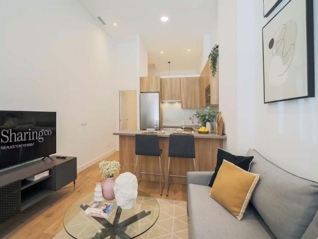 Calle de Mantuano, Madrid, Community of Madrid 28002