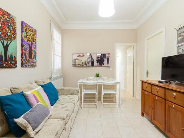 Calle de Mantuano, Madrid, Community of Madrid 28002