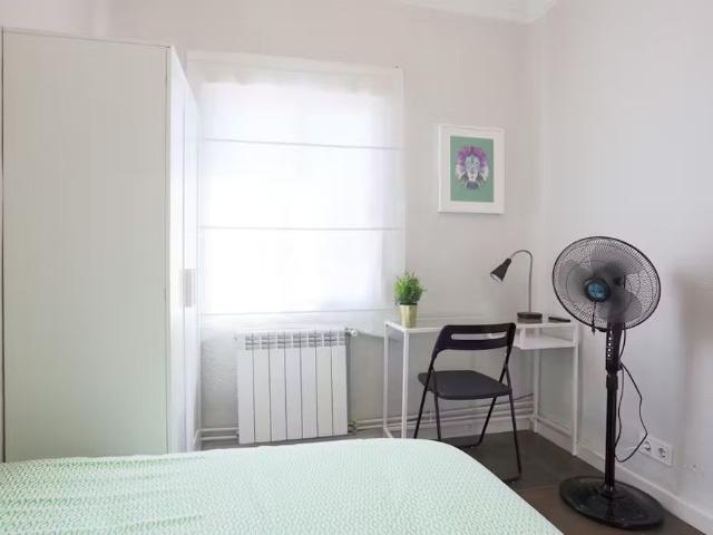 Calle de Mantuano, Madrid, Community of Madrid 28002