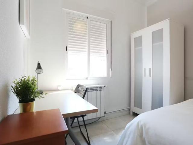 Calle de Mantuano, Madrid, Community of Madrid 28002