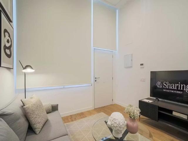 Calle de Mantuano, Madrid, Community of Madrid 28002