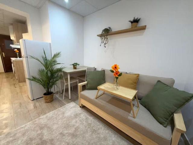Calle de Manzanares, Madrid, Community of Madrid 28005