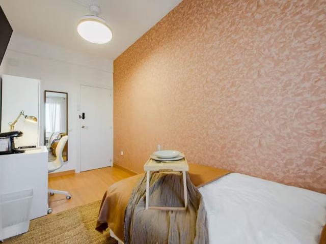 Calle de Mauricio Legendre, Madrid, Community of Madrid 28046