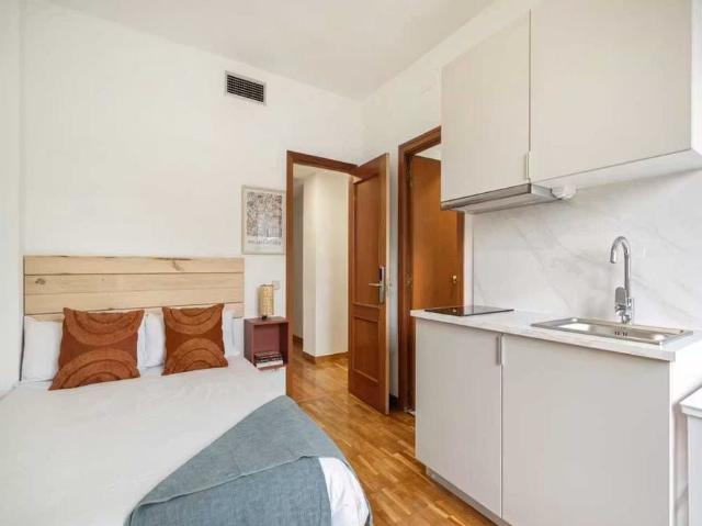 Calle de Mesena, Madrid, Community of Madrid 28033