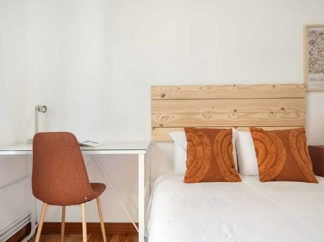 Calle de Mesena, Madrid, Community of Madrid 28033