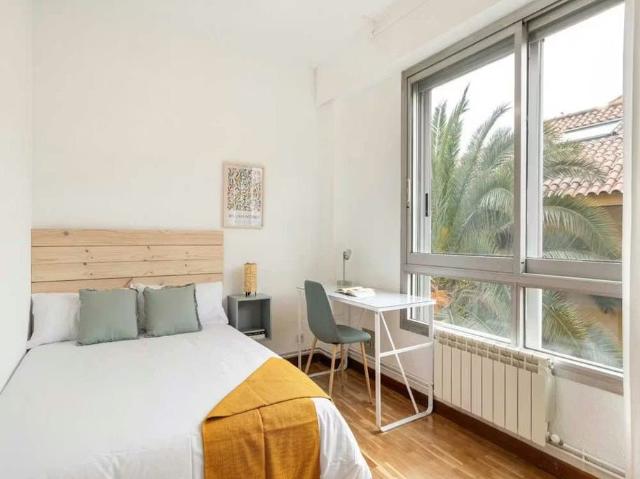 Calle de Mesena, Madrid, Community of Madrid 28033
