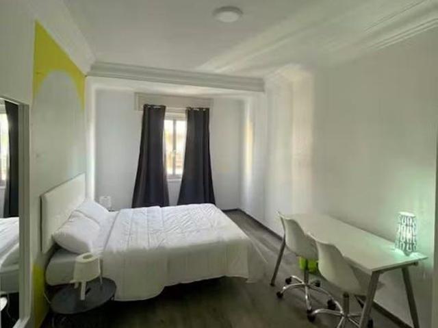 Calle de Moratines, Madrid, Community of Madrid 28005