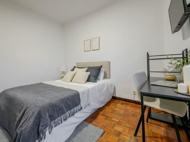 Calle de Nieremberg, Madrid, Community of Madrid 28002