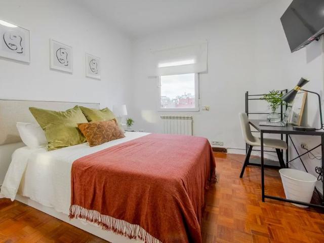 Calle de Nieremberg, Madrid, Community of Madrid 28002